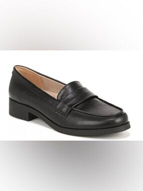 Sonoma loafer from Life Stride Black Size 6. New without box or tags.